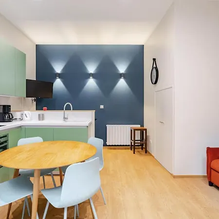 Апартаменты Spacieux Avec Grande Terrasse Coeur De *