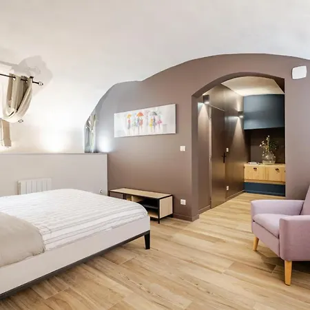 Spacieux Avec Grande Terrasse Coeur De Апартаменты Валанс