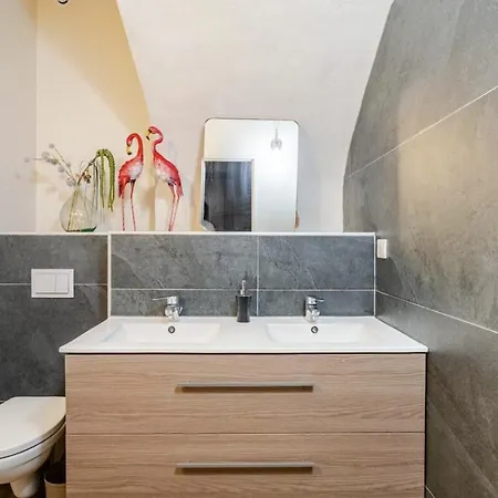 Spacieux Avec Grande Terrasse Coeur De Апартаменты Валанс