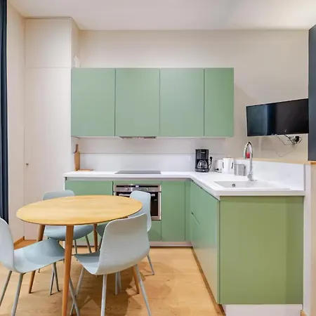 Апартаменты Spacieux Avec Grande Terrasse Coeur De