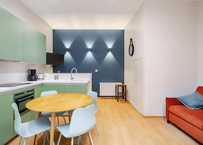 Апартаменты Spacieux Avec Grande Terrasse Coeur De *